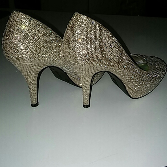 Shoes - Picture 7 of 8